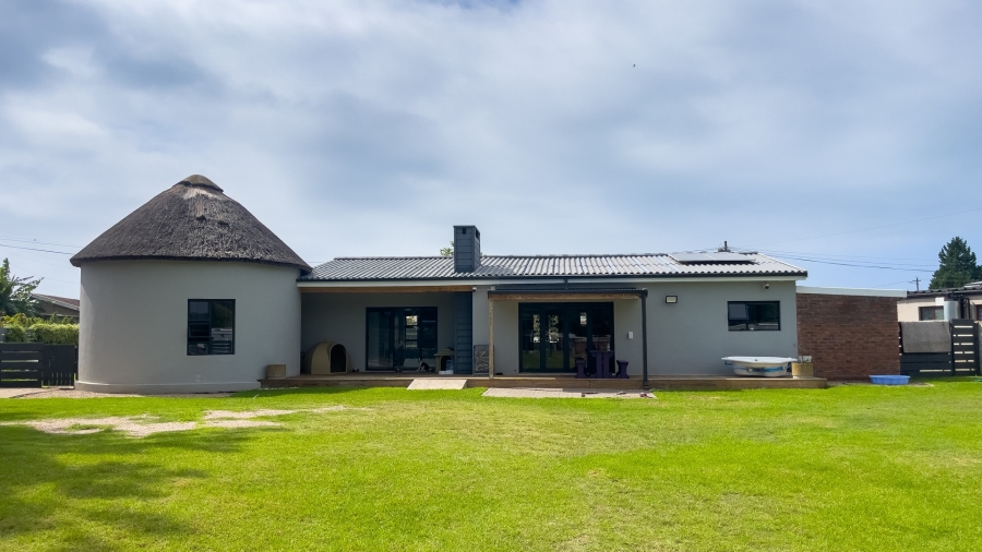 6 Bedroom Property for Sale in Riverside Western Cape